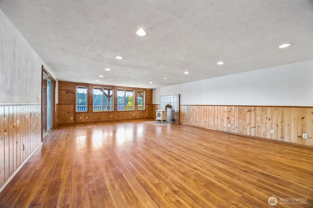 1236 E Island View Road Grapeview WA 98546