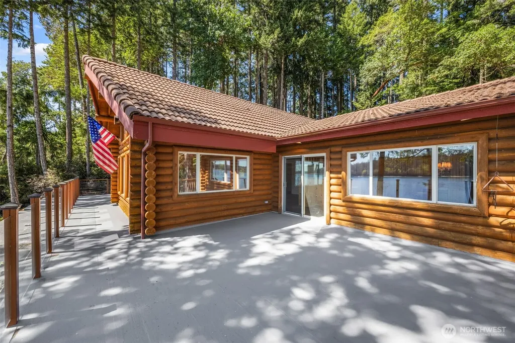 1236 E Island View Road Grapeview WA 98546