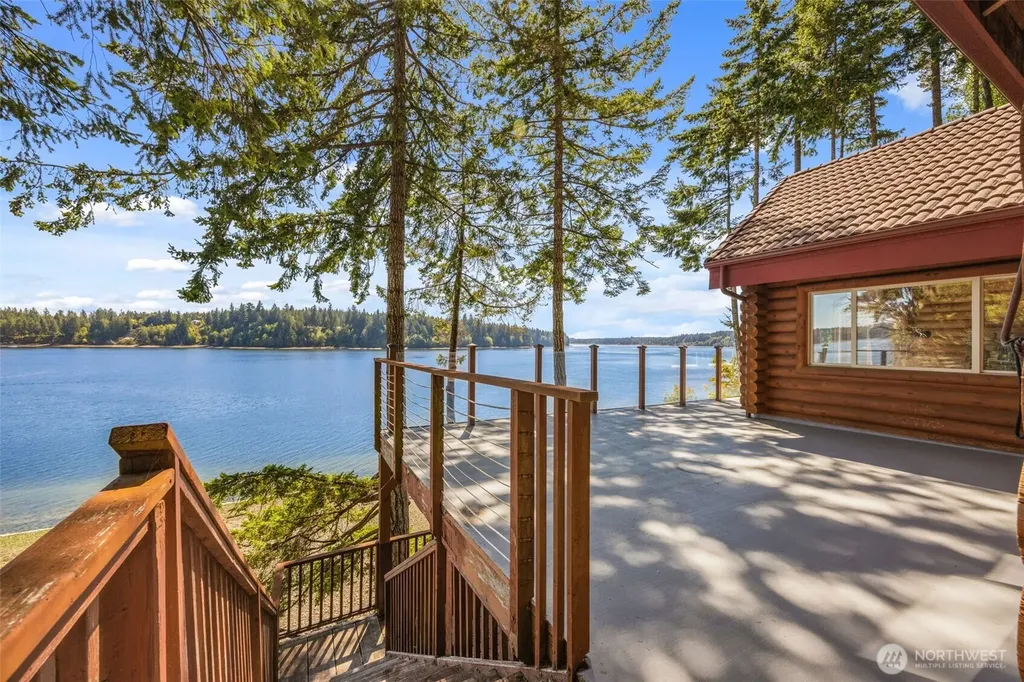 1236 E Island View Road Grapeview WA 98546