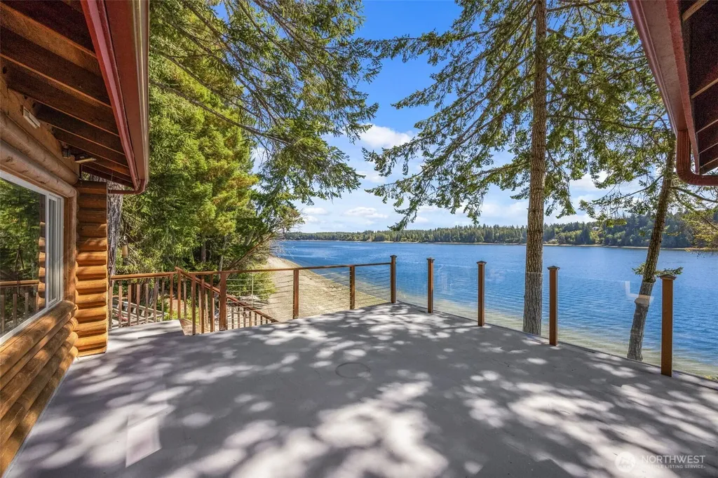 1236 E Island View Road Grapeview WA 98546