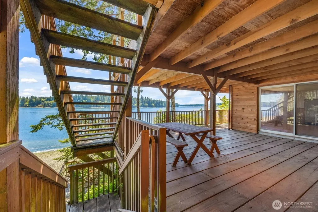 1236 E Island View Road Grapeview WA 98546