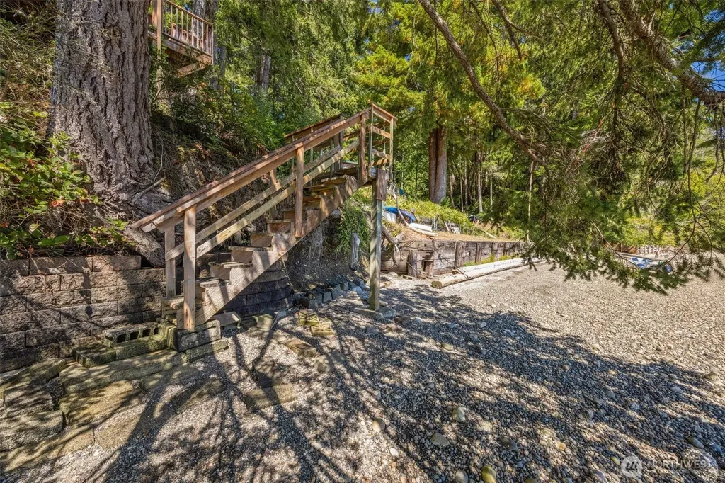 1236 E Island View Road Grapeview WA 98546