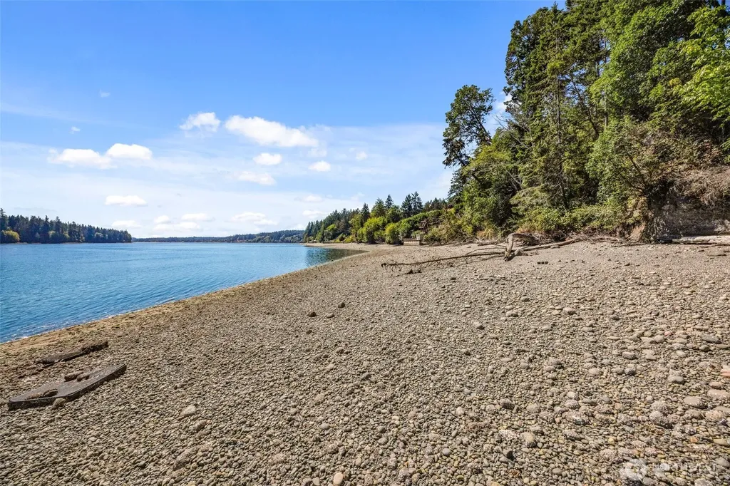 1236 E Island View Road Grapeview WA 98546