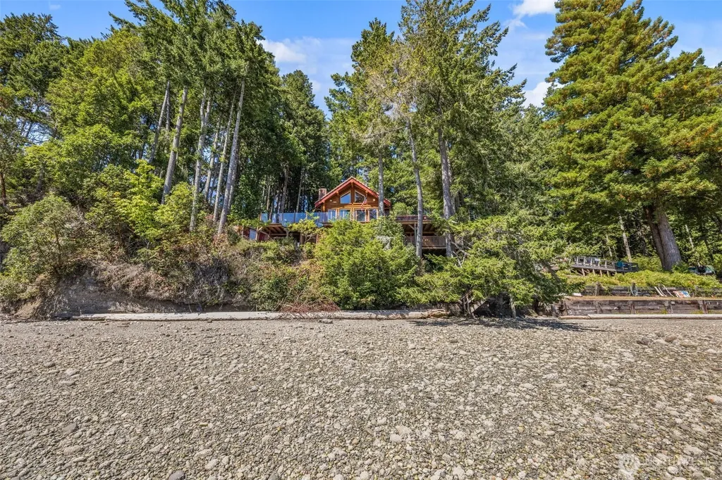 1236 E Island View Road Grapeview WA 98546