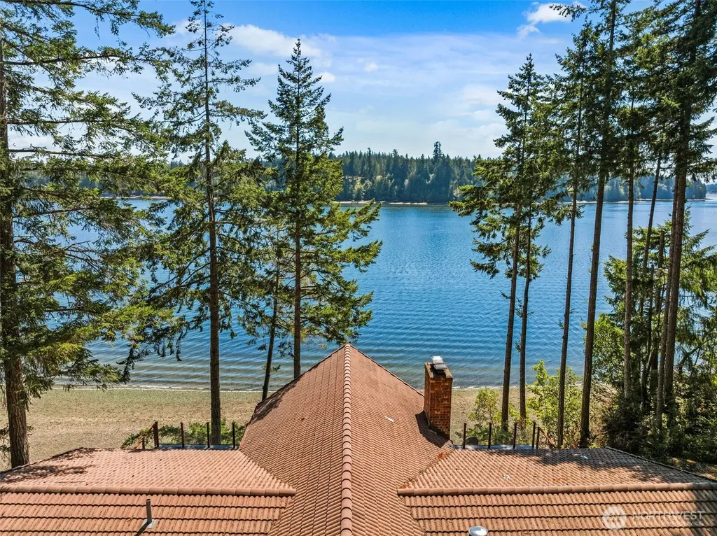 1236 E Island View Road Grapeview WA 98546