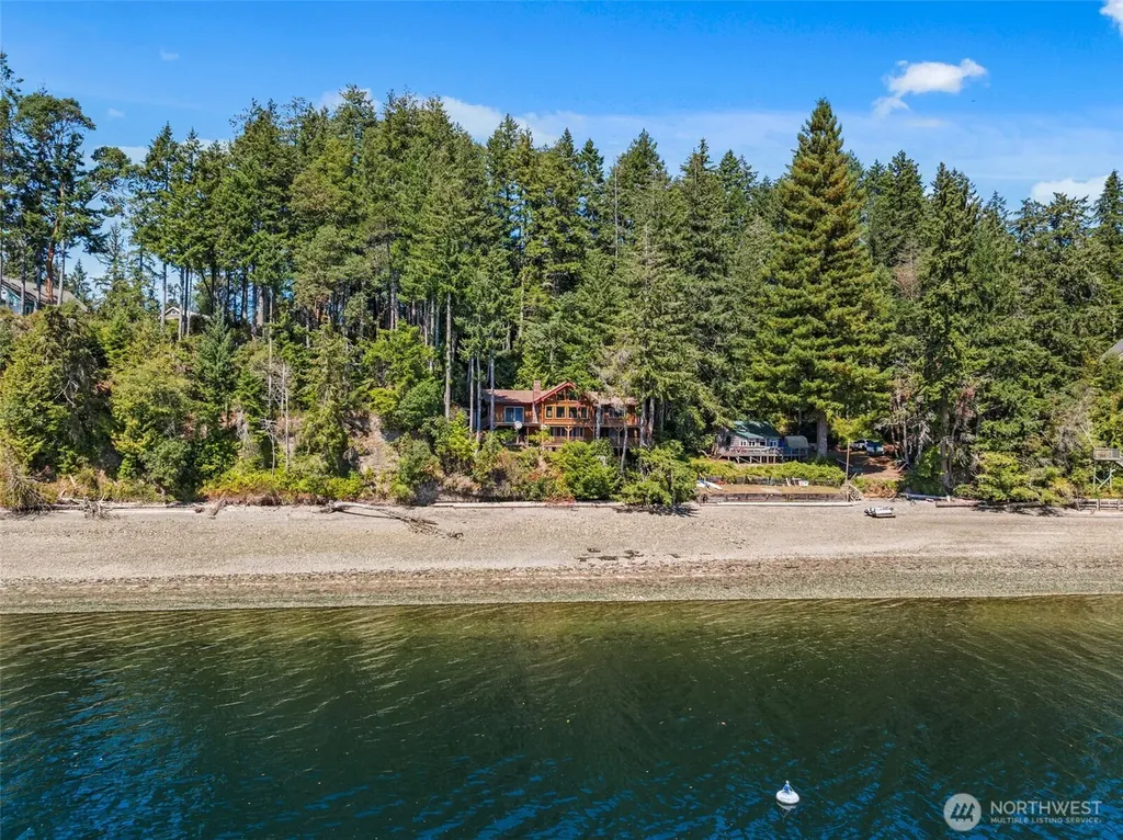 1236 E Island View Road Grapeview WA 98546