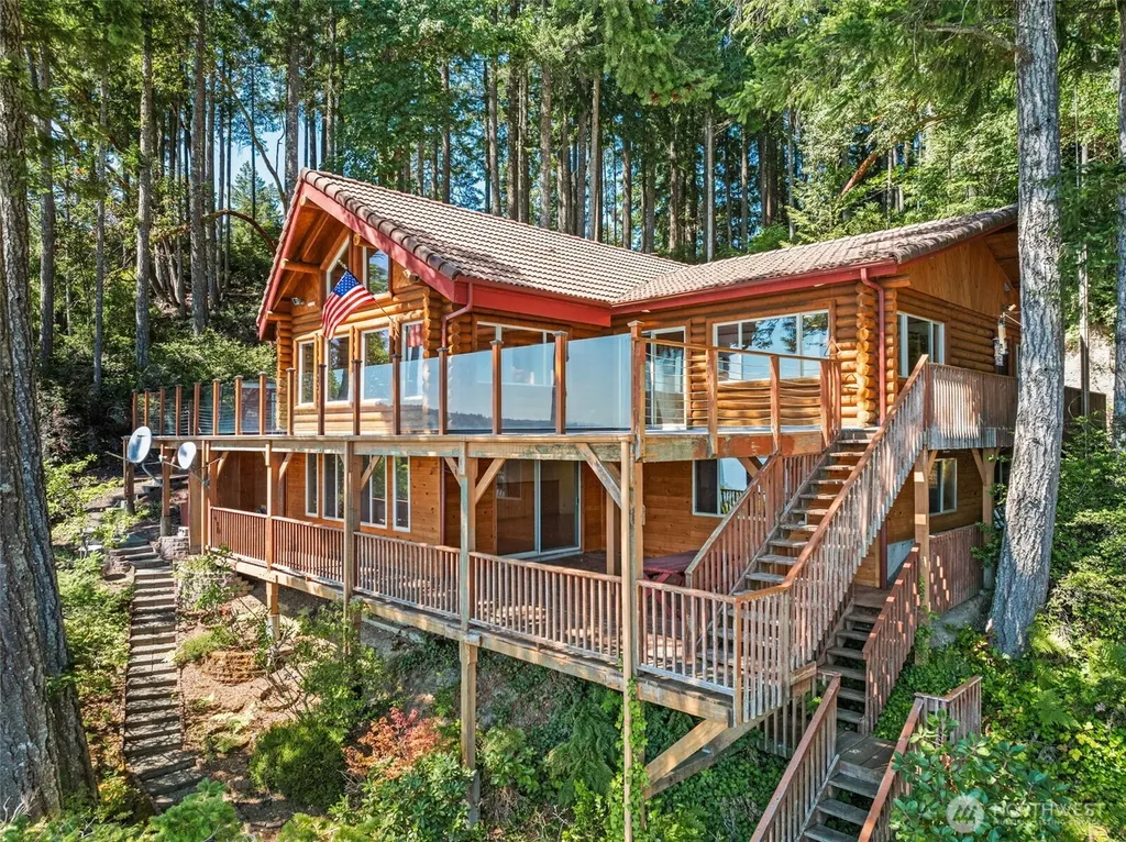 1236 E Island View Road Grapeview WA 98546