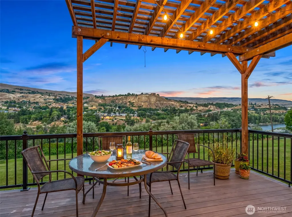 1901 Sleepy Hollow Road Wenatchee WA 98801
