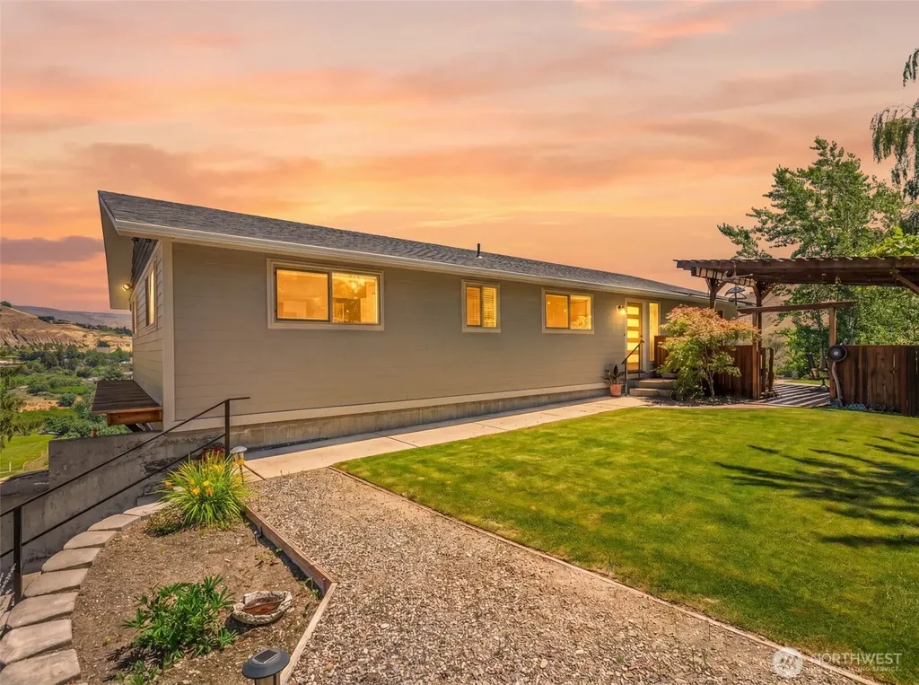 1901 Sleepy Hollow Road Wenatchee WA 98801