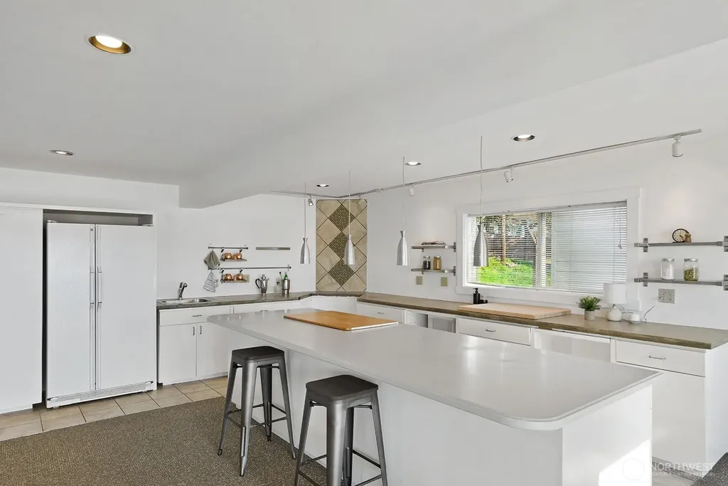 11613 SW Shawnee Vashon WA 98070