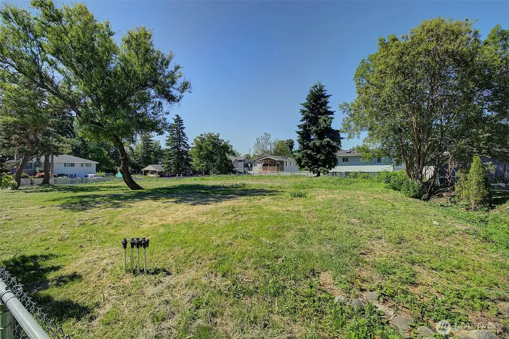 64 32nd Avenue S Seattle WA 98118