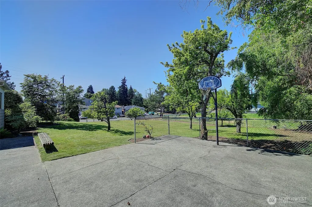 64 32nd Avenue S Seattle WA 98118