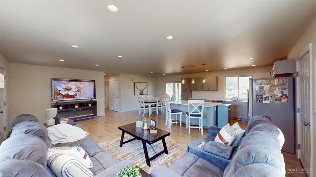 212 Hubbard Road Riverside WA 98849