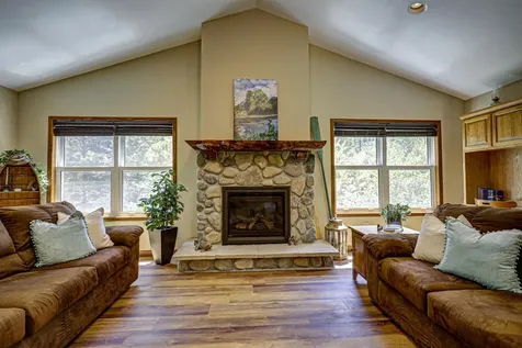 W8819 Eveland's Way Elcho WI 54428