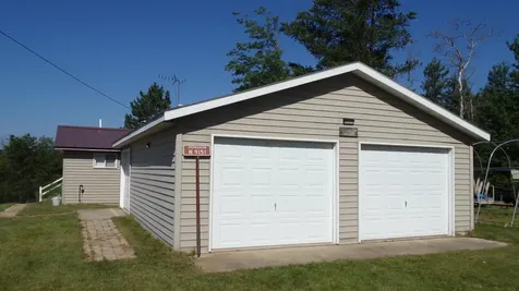 9151 Parkway Road N Crivitz WI 54114