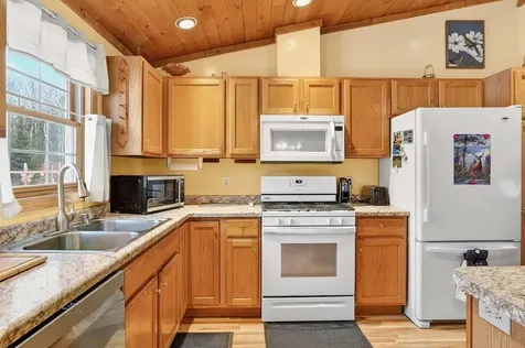 8305 Green Bass Creek Eagle River WI 54521