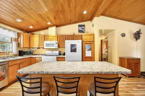 8305 Green Bass Creek Eagle River WI 54521