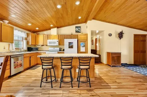 8305 Green Bass Creek Eagle River WI 54521