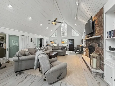 1788 Meta Lake Road Eagle River WI 54521