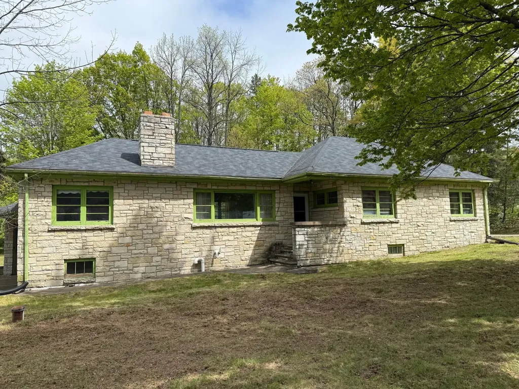 7892 Old 101 Road Armstrong Creek WI 54103