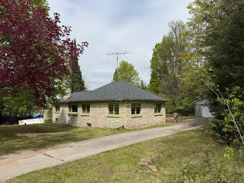 7892 Old 101 Road Armstrong Creek WI 54103