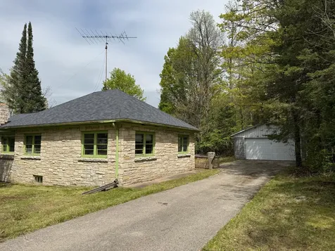 7892 Old 101 Road Armstrong Creek WI 54103