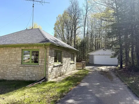 7892 Old 101 Road Armstrong Creek WI 54103