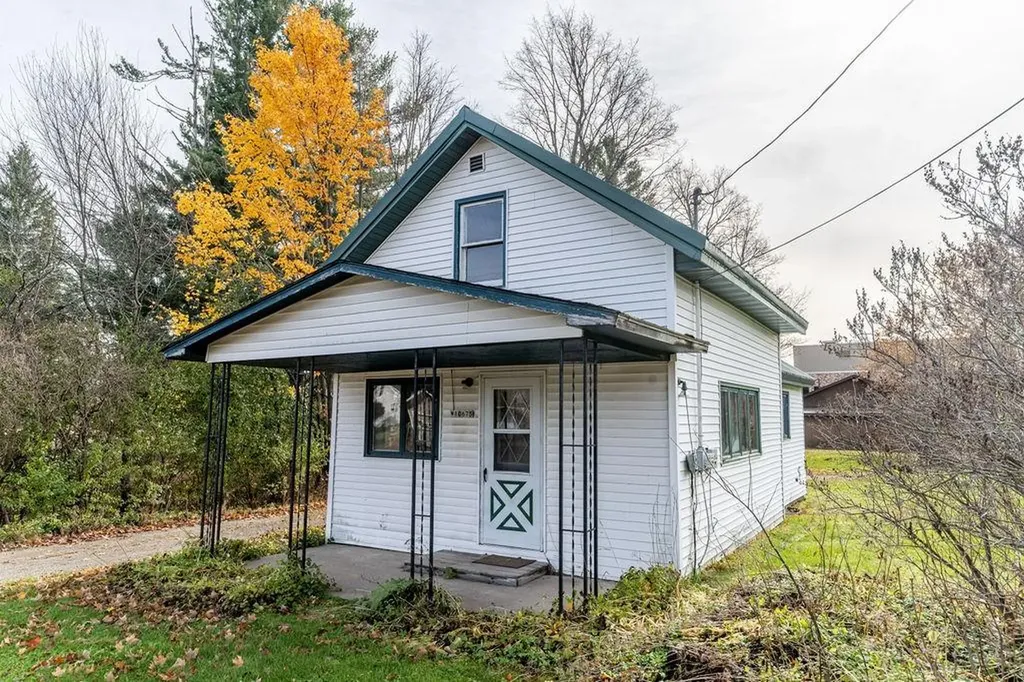 W10675 Enterprise Lake Road Elcho WI 54428