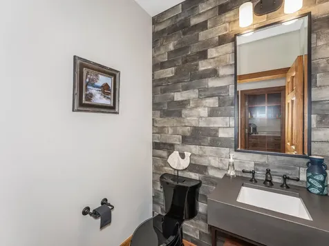 1612 Mckinley Blv Eagle River WI 54521