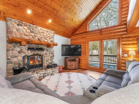 8250 Maplewood Lane Eagle River WI 54521