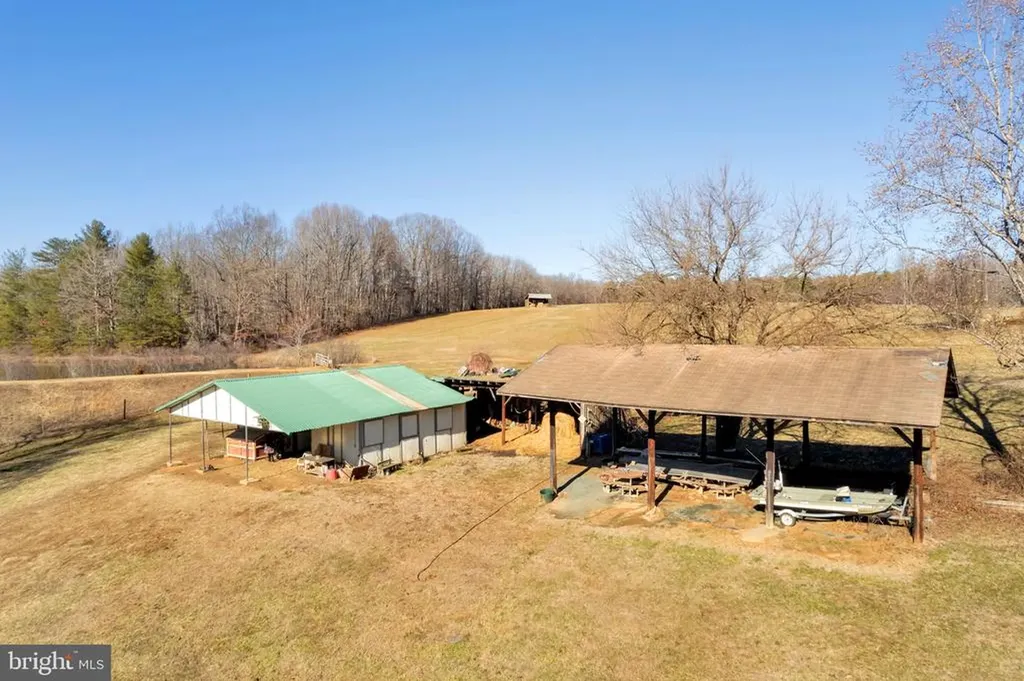 495 Deepwood Farm Drive Scottsville VA 24590