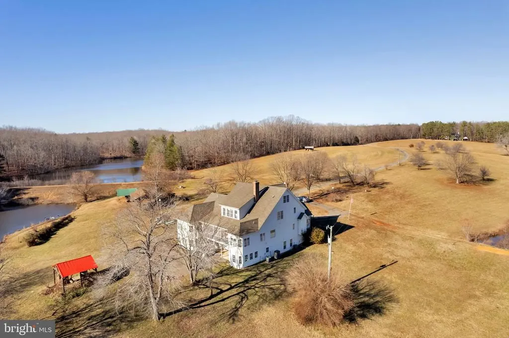 495 Deepwood Farm Drive Scottsville VA 24590