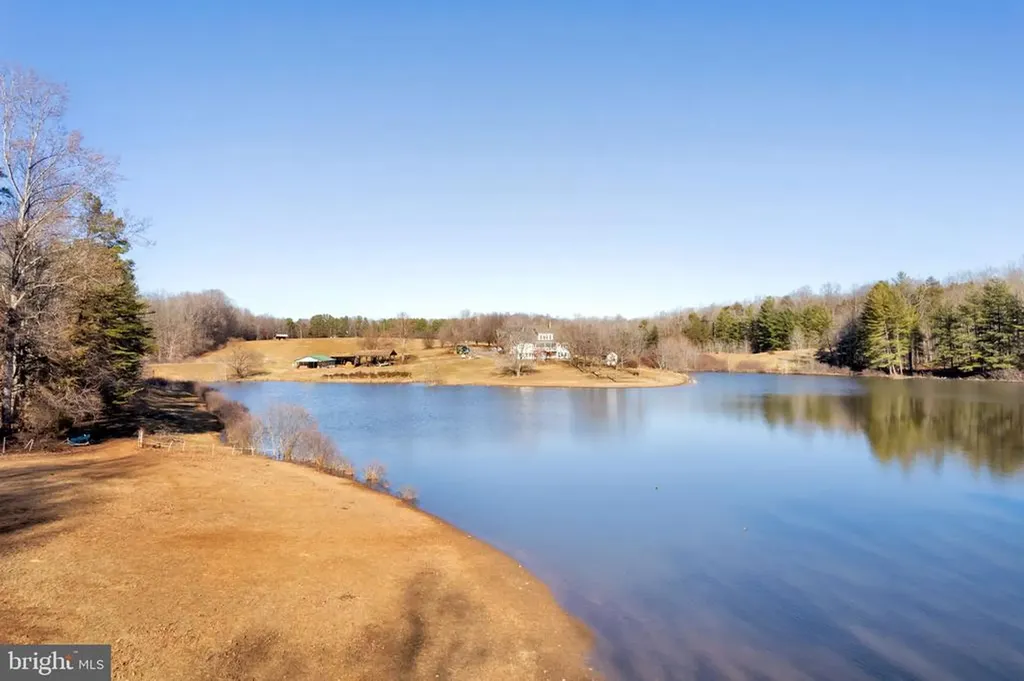 495 Deepwood Farm Drive Scottsville VA 24590