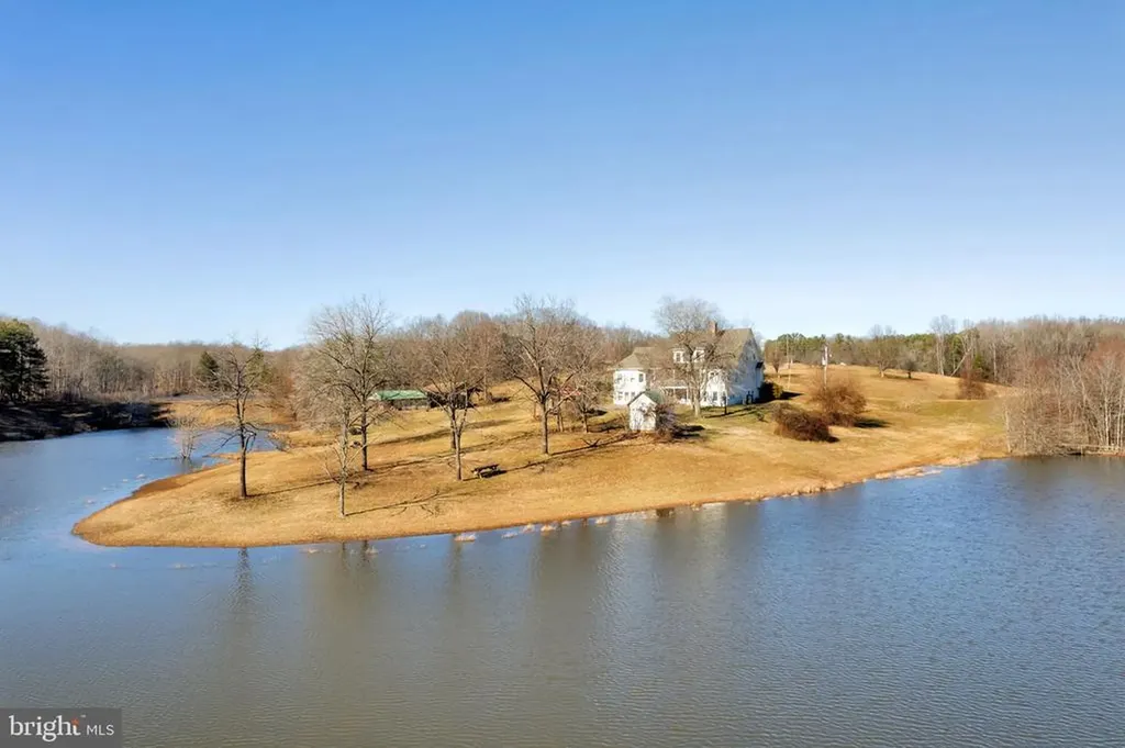 495 Deepwood Farm Drive Scottsville VA 24590