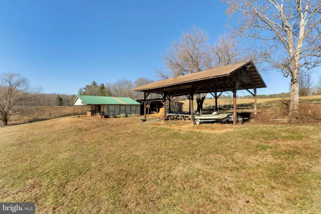 495 Deepwood Farm Drive Scottsville VA 24590