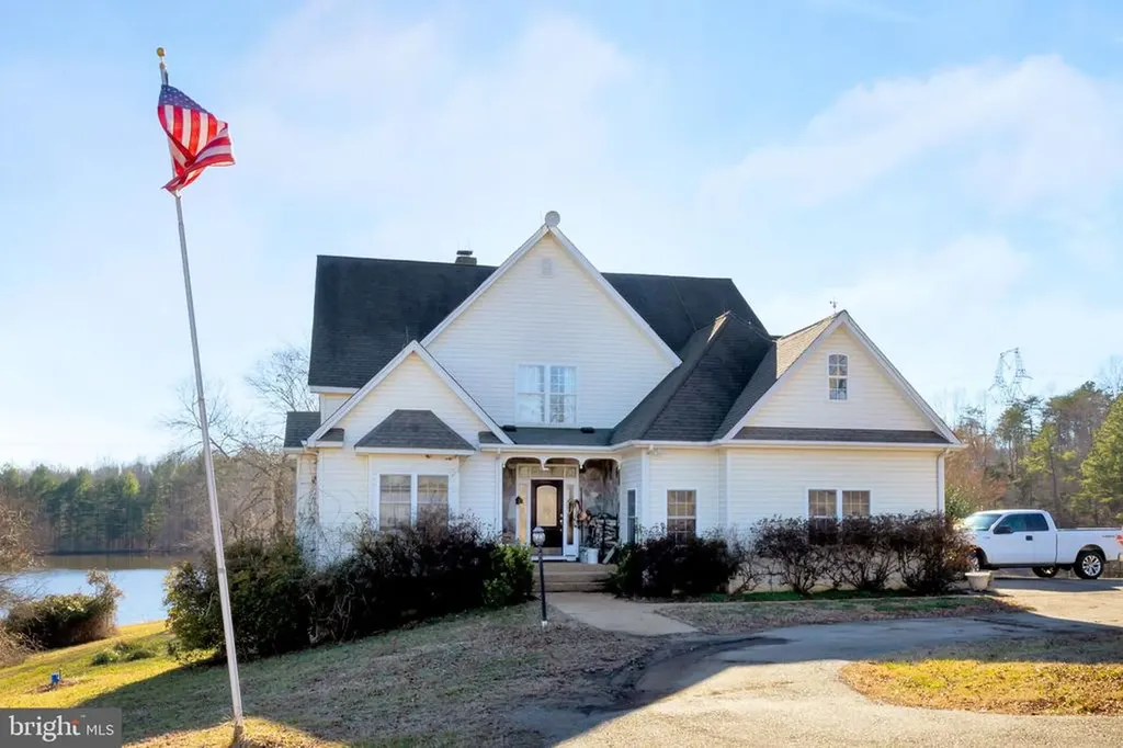 495 Deepwood Farm Drive Scottsville VA 24590