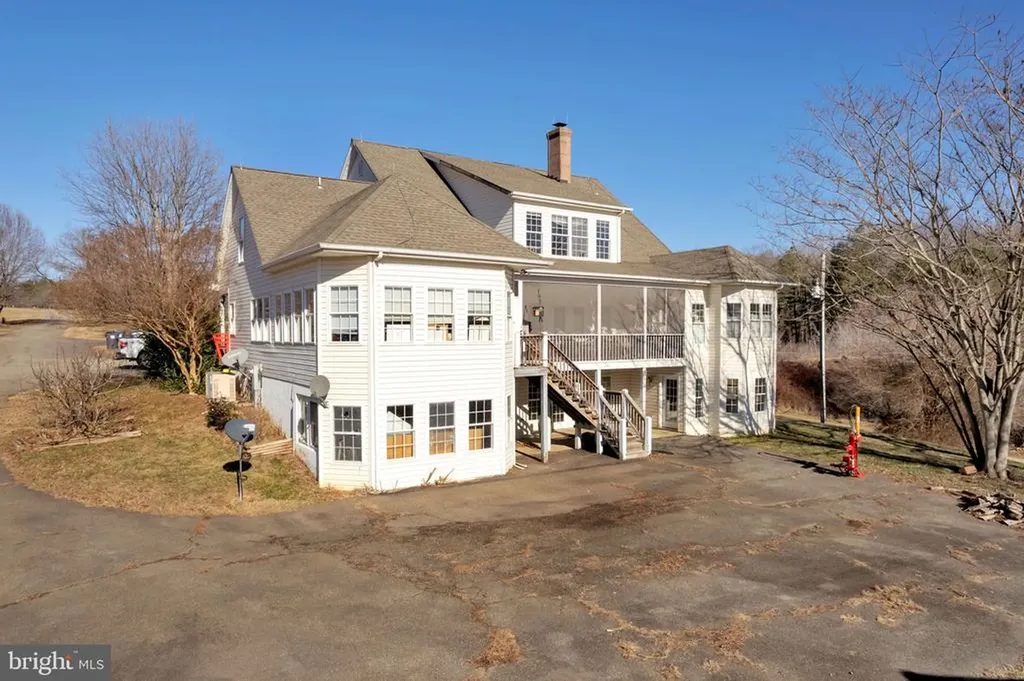 495 Deepwood Farm Drive Scottsville VA 24590