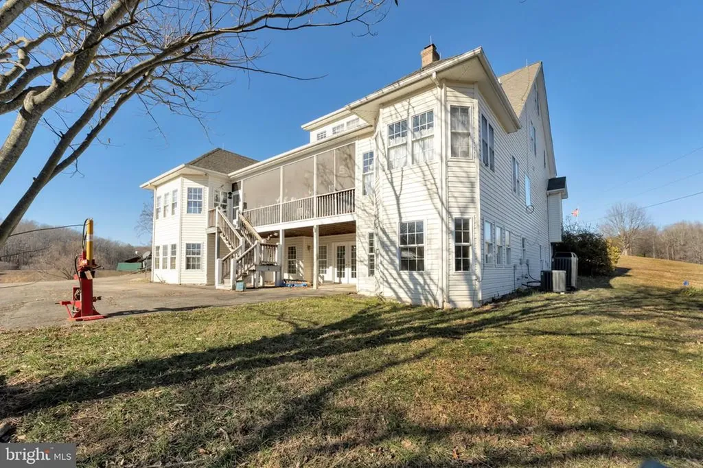 495 Deepwood Farm Drive Scottsville VA 24590