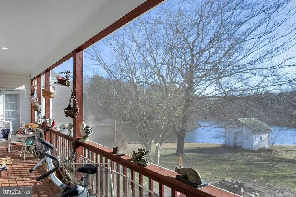 495 Deepwood Farm Drive Scottsville VA 24590