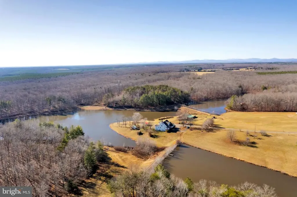 495 Deepwood Farm Drive Scottsville VA 24590