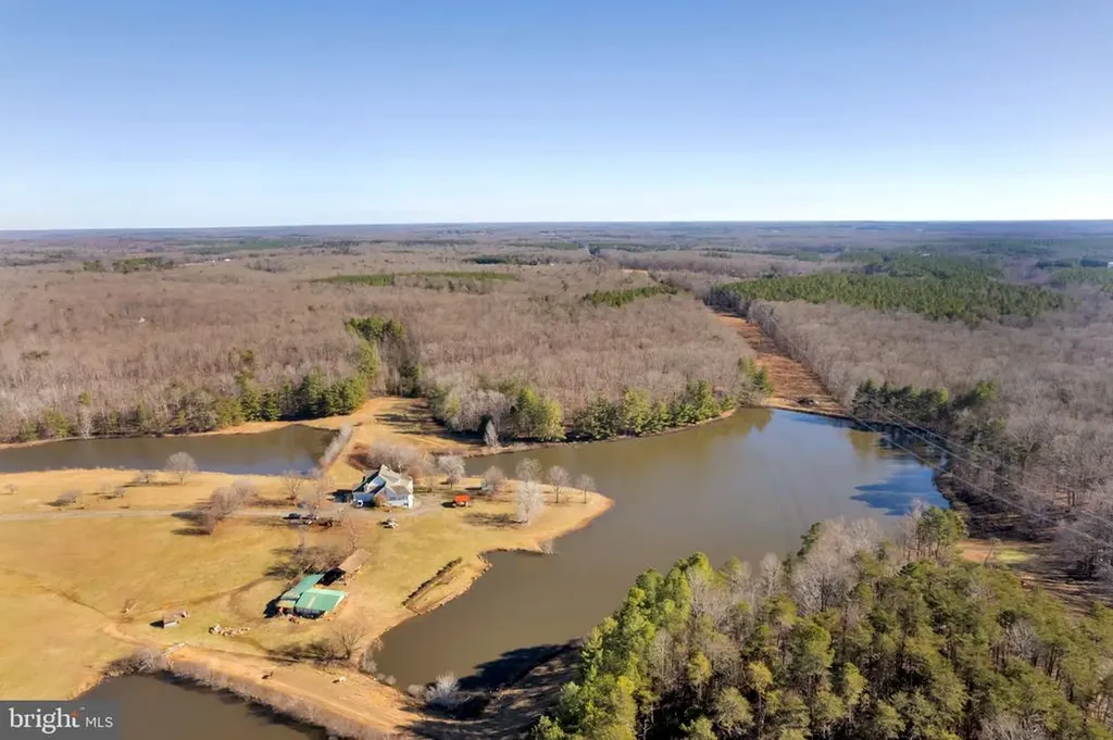 495 Deepwood Farm Drive Scottsville VA 24590