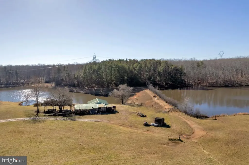 495 Deepwood Farm Drive Scottsville VA 24590