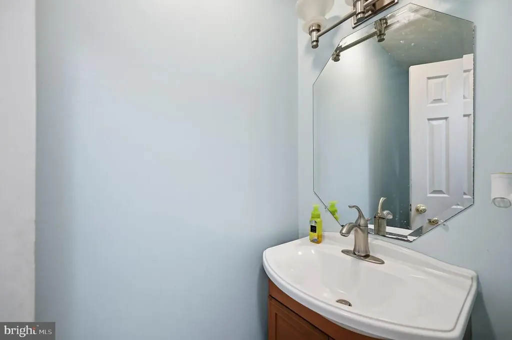 25 Woodlawn Drive Palmyra VA 22963