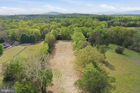 2502 Holly Springs Drive Amissville VA 20106