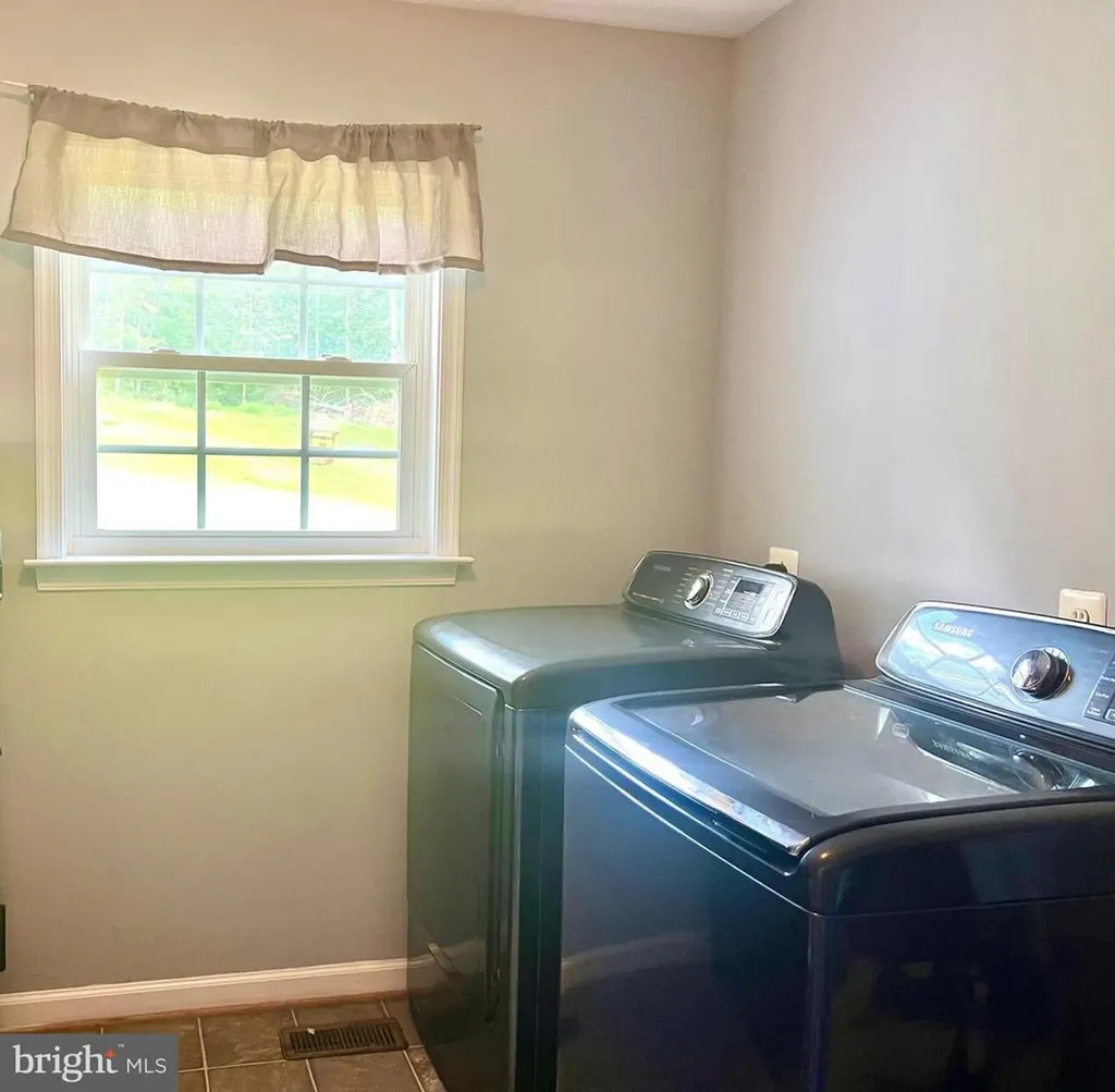 17034 Lee Highway Amissville VA 20106