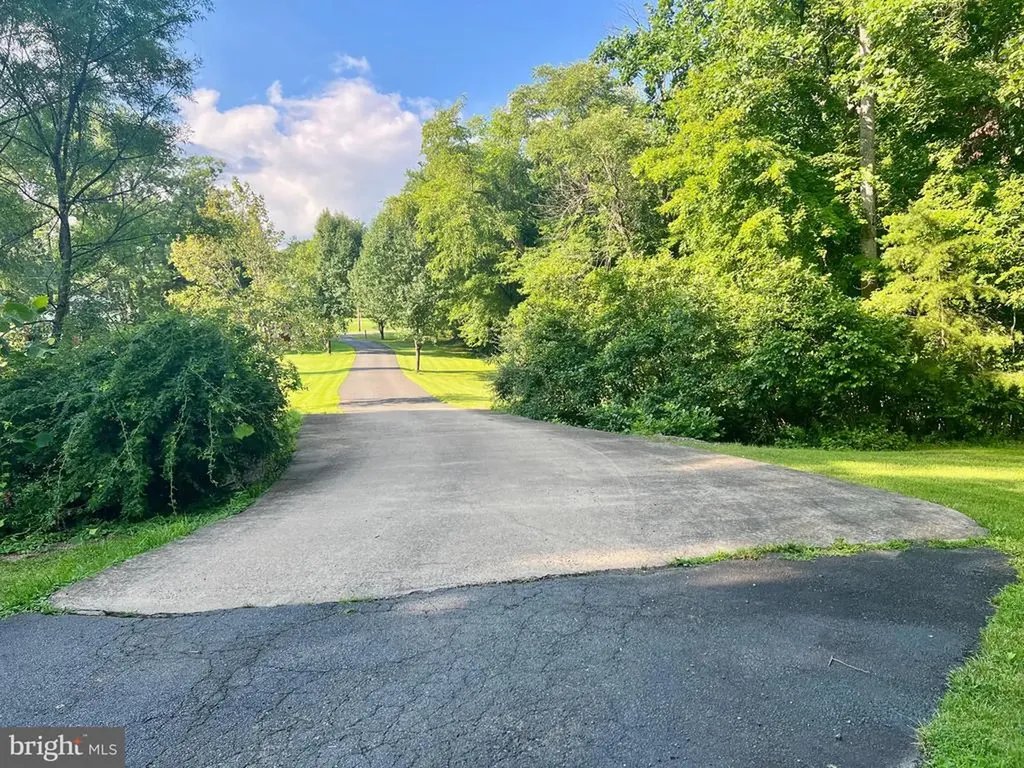 17034 Lee Highway Amissville VA 20106