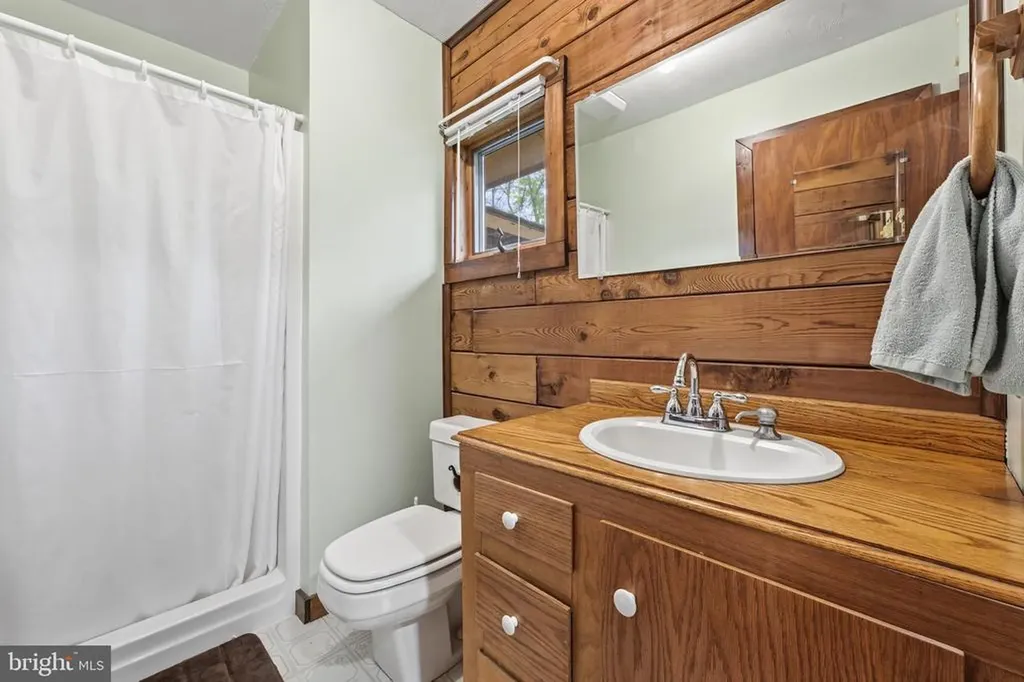 2123 Oak Park Madison VA 22727