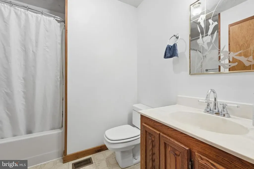 2123 Oak Park Madison VA 22727