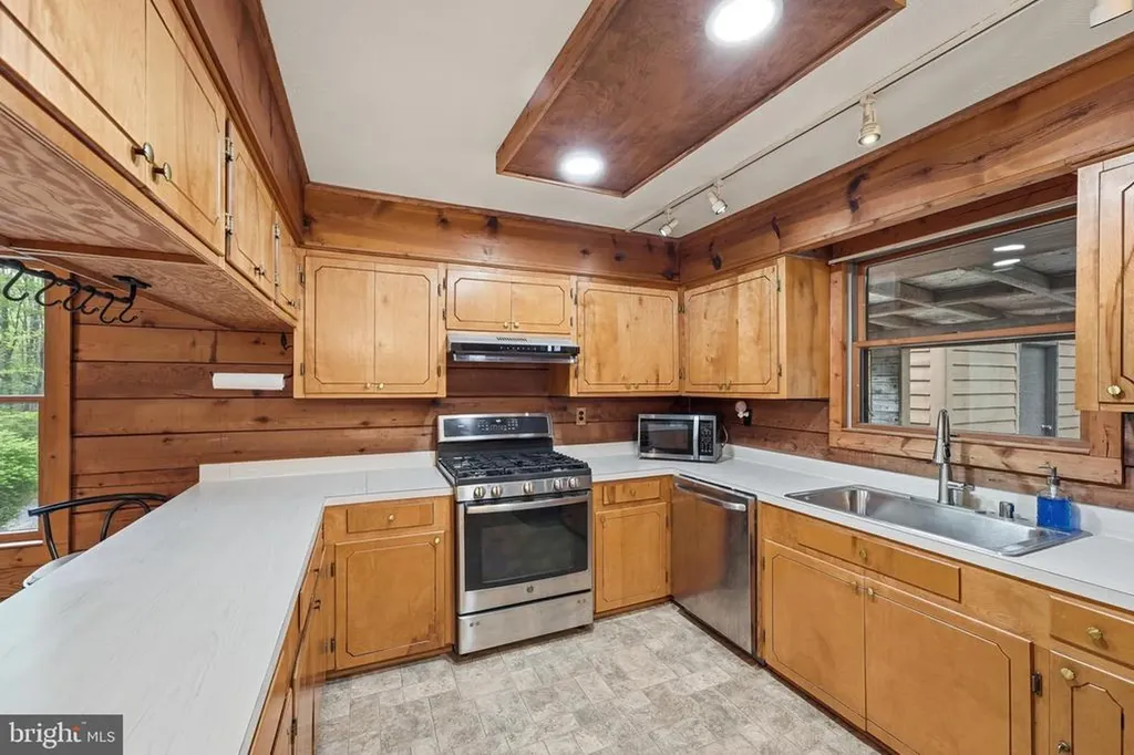 2123 Oak Park Madison VA 22727