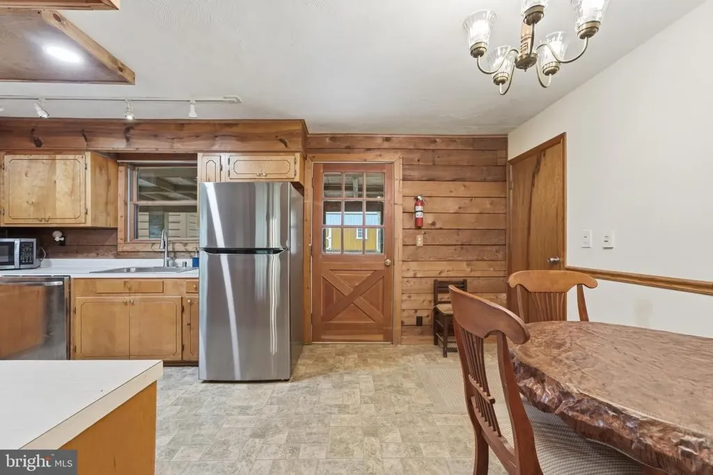 2123 Oak Park Madison VA 22727